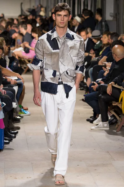 Look 22
